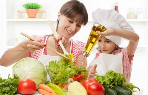 Hướng dẫn trẻ học nấu ăn