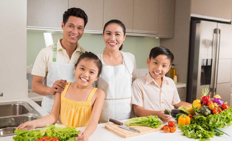 Hướng dẫn trẻ học nấu ăn