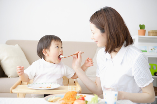 cách trị trẻ biếng ăn